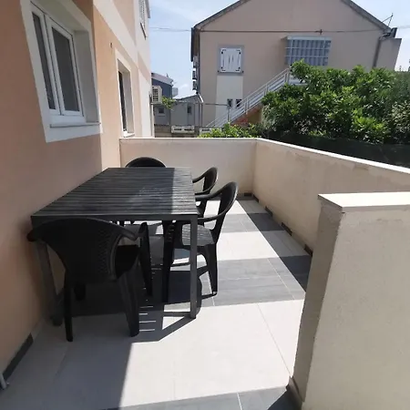 Apartment Kate - 200 M From Beach Vodice