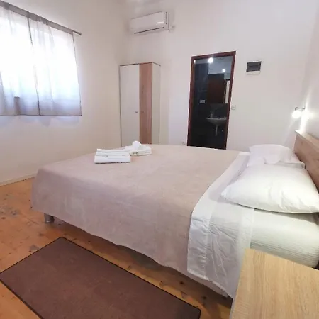 Apartment Kate - 200 M From Beach