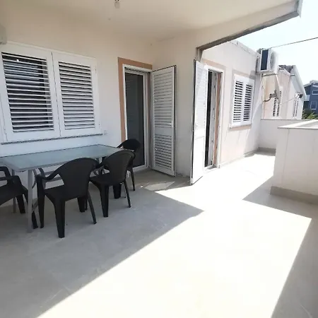 Apartment Kate - 200 M From Beach Vodice