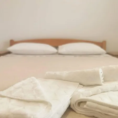 Apartment Kate - 200 M From Beach *
