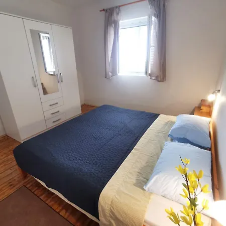 Apartment Kate - 200 M From Beach